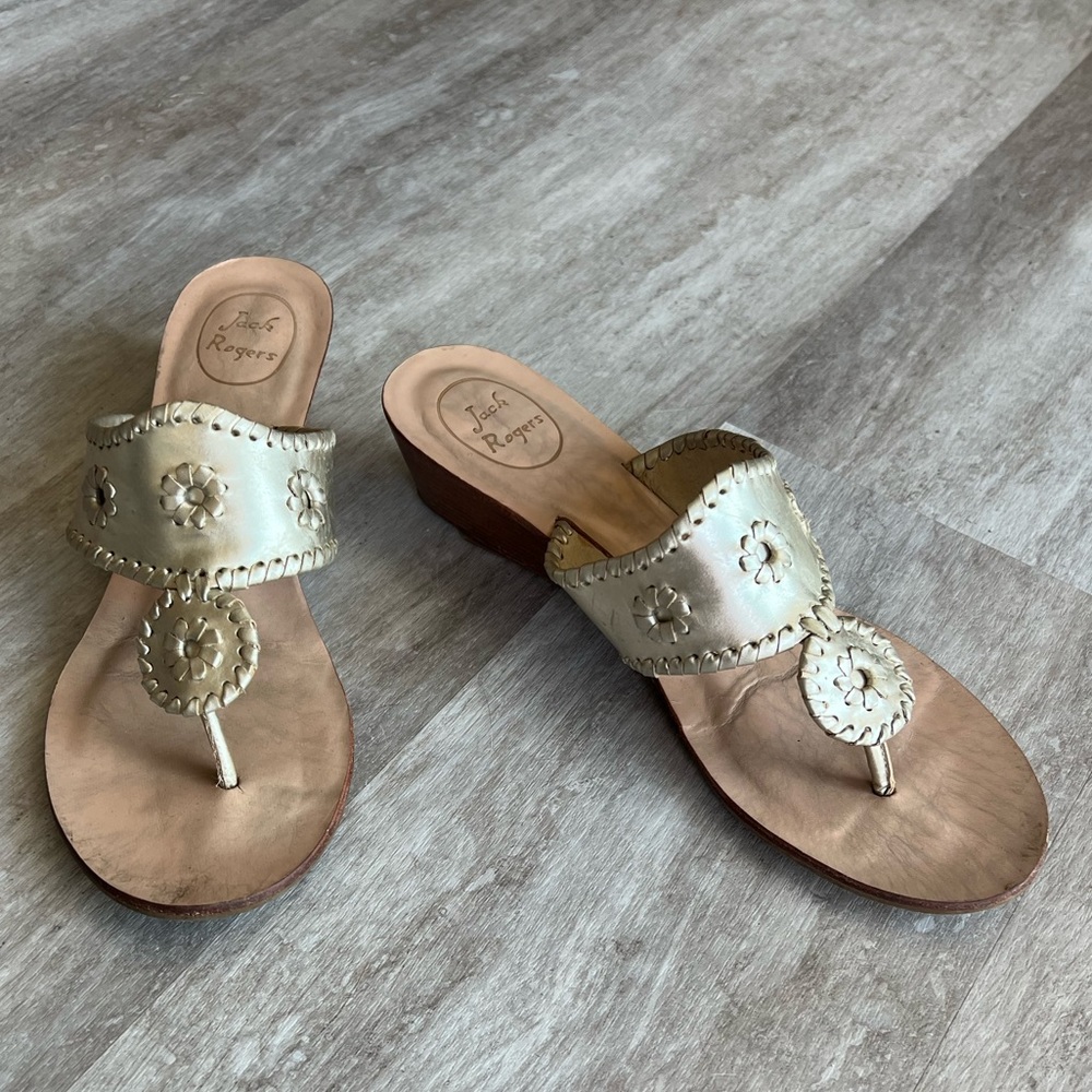 Jack Rogers platinum gold sandal low wedge heel NEEDS REPAIR size 10